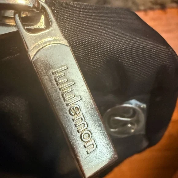 NWOT Lululemon athletica Black Belt Bag - Picture 4 of 16